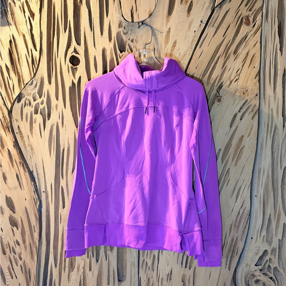 Lululemon Athletica Flurry Fighter pullover ultra violet Magenta. Size: 6